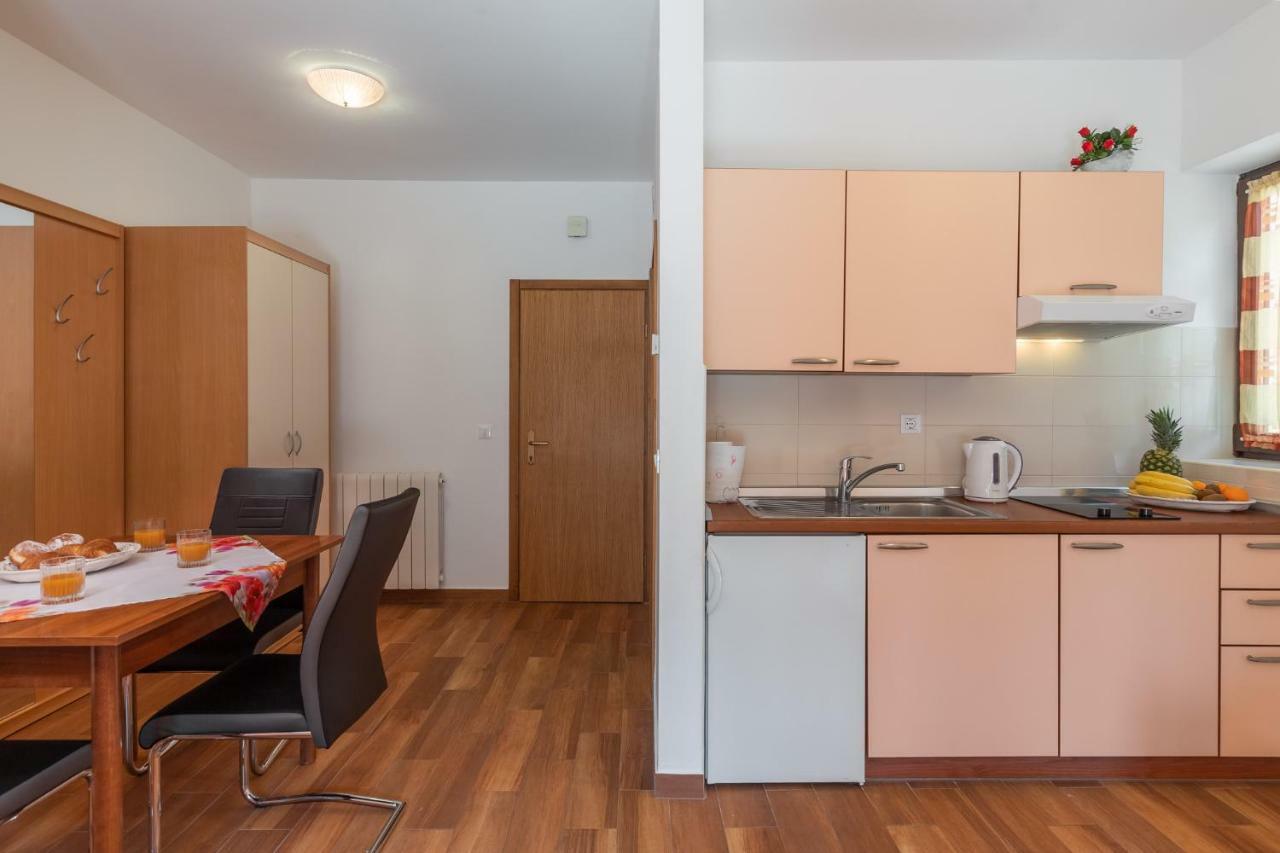Apartments Prekalj Пореч Екстер'єр фото