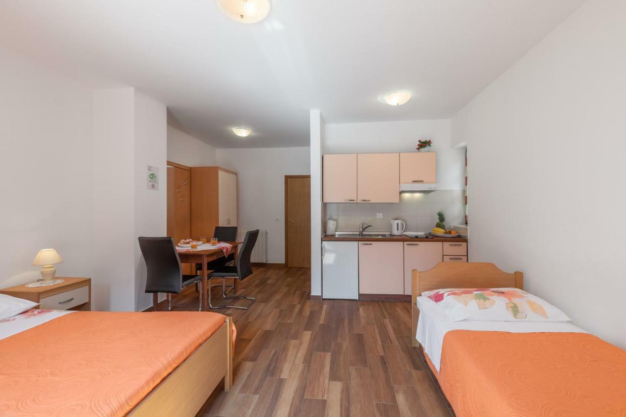 Apartments Prekalj Пореч Екстер'єр фото